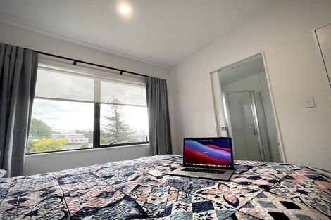 Photo of property in 4c Wattle Road, Sunnyvale, Auckland, 0612