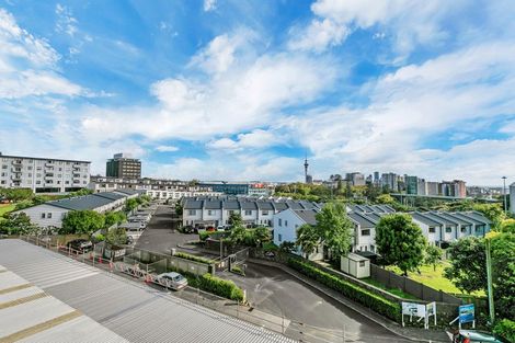 Photo of property in Luna Apartments, 3x/16 Burton Street, Grafton, Auckland, 1010