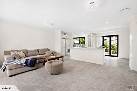Photo of property in 2/56 Oaktree Avenue, Browns Bay, Auckland, 0630