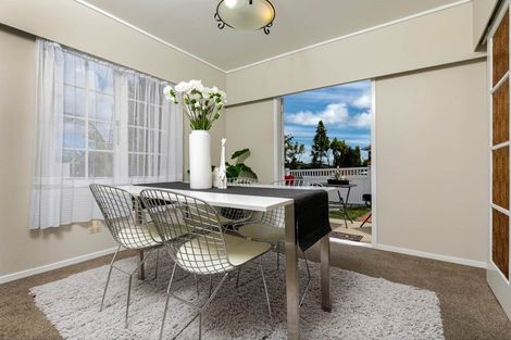 Photo of property in 1 Miltonia Avenue, Te Atatu South, Auckland, 0610