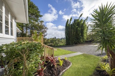 Photo of property in 407a Main Road, Huapai, Kumeu, 0810