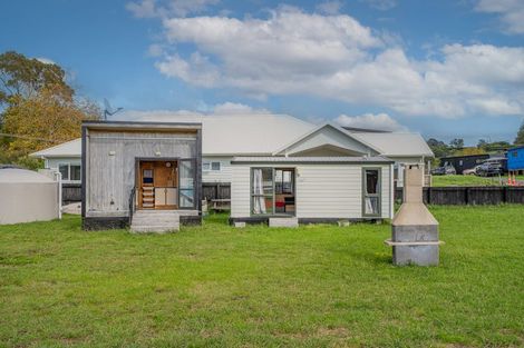 Photo of property in 1 Tinirau Place, Cooks Beach, 3591