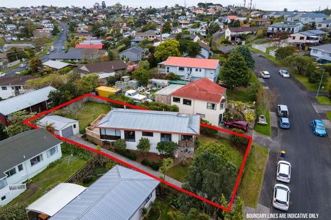 Photo of property in 72 Totaravale Drive, Totara Vale, Auckland, 0629