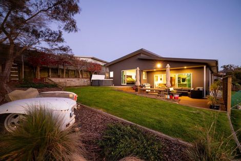 Photo of property in 15 Lionel Place, Mapua, 7005