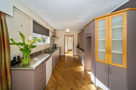 Photo of property in 8 Spencer Place, Merrilands, New Plymouth, 4312