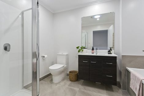 Photo of property in 7 Sacred Kingfisher Road, Hobsonville, Auckland, 0616