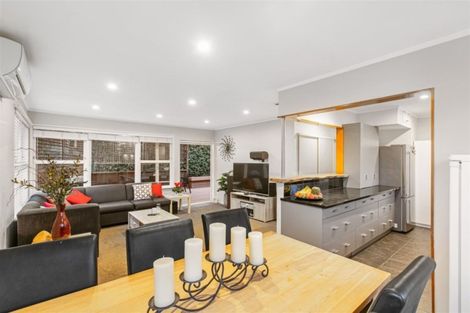 Photo of property in 2/32a Sunnynook Road, Sunnynook, Auckland, 0620
