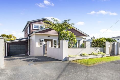 Photo of property in 66 Yeovil Road, Te Atatu Peninsula, Auckland, 0610