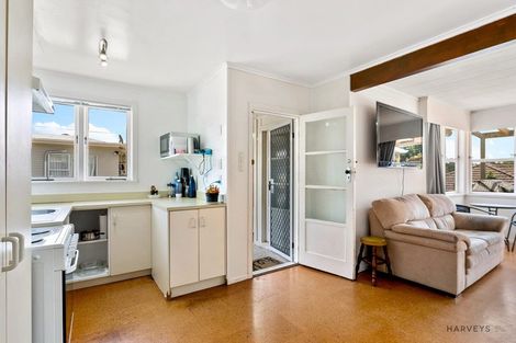 Photo of property in 15 Cliff View Drive, Green Bay, Auckland, 0604