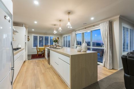 Photo of property in 86 Queen Charlotte Drive, Aotea, Porirua, 5024