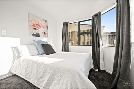 Photo of property in 70 Sturges Road, Henderson, Auckland, 0612