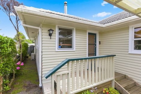 Photo of property in 17 Walton Road, Paraparaumu Beach, Paraparaumu, 5032