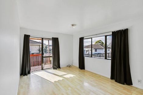 Photo of property in 2/35 Secretariat Place, Randwick Park, Auckland, 2105