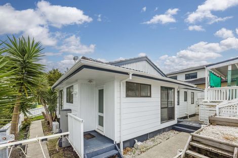 Photo of property in 15a Correa Court, Goodwood Heights, Auckland, 2105