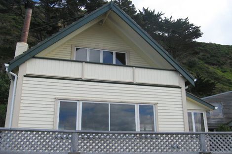 Photo of property in 165 Breaker Bay Road, Breaker Bay, Wellington, 6022