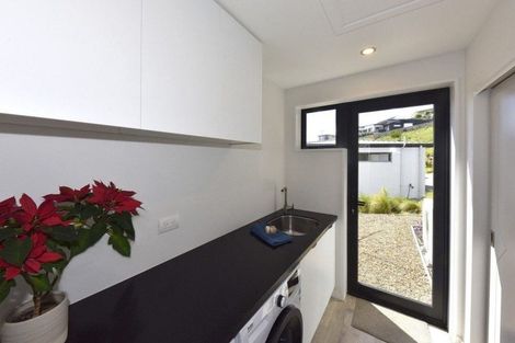 Photo of property in 3 Stoneyridge Close, Mount Pleasant, Christchurch, 8081