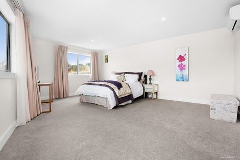 Photo of property in 73 Rising Parade, Fairview Heights, Auckland, 0632