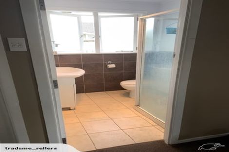 Photo of property in 15 Kiernan Place, Kelston, Auckland, 0602