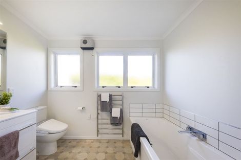 Photo of property in 35 Abraham Crescent, Milson, Palmerston North, 4414