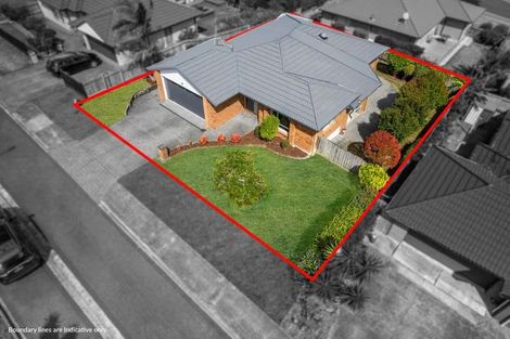 Photo of property in 5 Sunvista Avenue, Oteha, Auckland, 0632