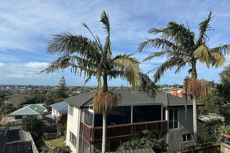 Photo of property in 15 Oki Place, Glenfield, 0629