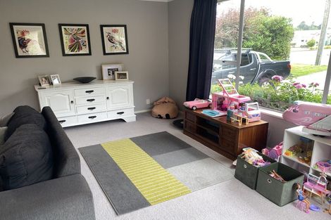 Photo of property in 24 Mangaroa Hill Road, Maoribank, Upper Hutt, 5018