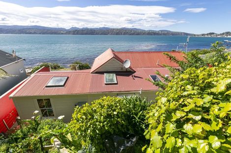 Photo of property in 285 Karaka Bay Road, Karaka Bays, Wellington, 6022