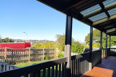 Photo of property in 1/20 Cassandra Grove, Totara Vale, Auckland, 0629