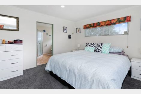 Photo of property in 28 Hoyte Place, Pukehangi, Rotorua, 3015