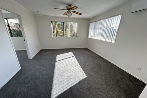 Photo of property in 2 Chablis Place, Henderson, Auckland, 0612