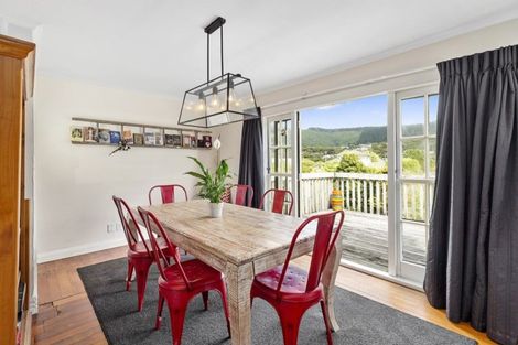 Photo of property in 3 Te Reinga View, Tawa, Wellington, 5028