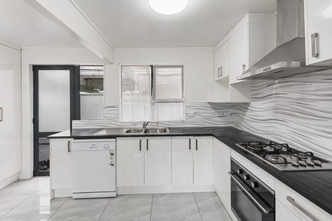 Photo of property in 2/11 Overton Road, Papatoetoe, Auckland, 2025