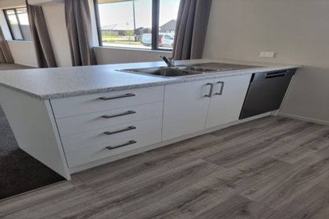 Photo of property in 2 Cabbage Close, Halswell, Christchurch, 8025