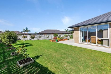 Photo of property in 6 Kamahi Place, One Tree Point, 0118