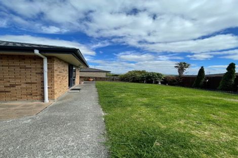 Photo of property in 1 Summerland Drive, Henderson, Auckland, 0612