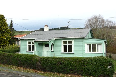 Photo of property in 2 Roger Street, Macandrew Bay, Dunedin, 9014