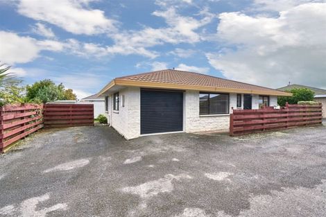 Photo of property in 2/99 Vogel Street, Roslyn, Palmerston North, 4414