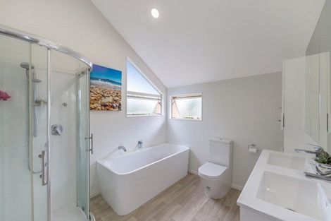 Photo of property in 18b Holiday Road, Stanmore Bay, Whangaparaoa, 0932