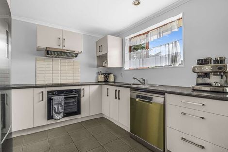 Photo of property in 10 Marblewood Grove, Pukekohe, 2120