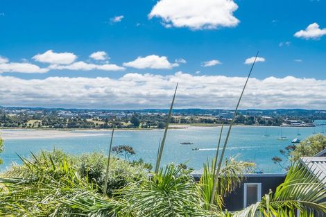 Photo of property in 2/35 Dakota Avenue, Beach Haven, Auckland, 0626