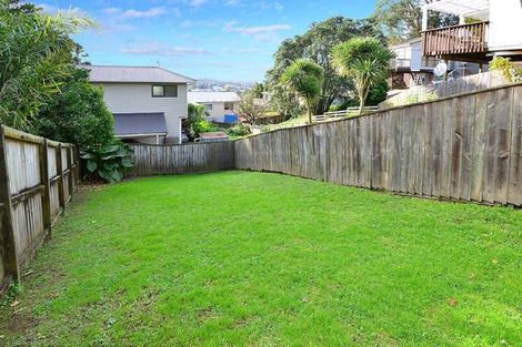 Photo of property in 2/599 Glenfield Road, Totara Vale, Auckland, 0629