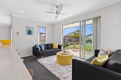 Photo of property in 21 Naeo Close, Papamoa Beach, Papamoa, 3118