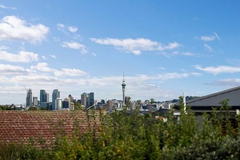 Photo of property in 1/8 Fowler Street, Northcote, Auckland, 0627