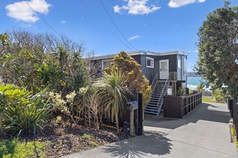 Photo of property in 277 Queens Drive, Lyall Bay, Wellington, 6022