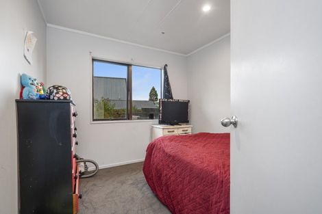 Photo of property in 37 Resolution Road, Welcome Bay, Tauranga, 3112