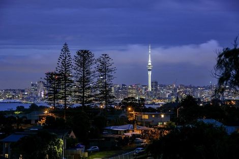 Photo of property in 1/24 Martin Crescent, Northcote, Auckland, 0627