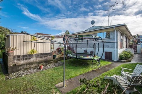 Photo of property in 37 Nui Mana Place, Te Atatu South, Auckland, 0610