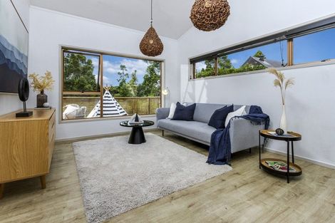 Photo of property in 18 Mappin Place, Chatswood, Auckland, 0626