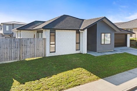 Photo of property in 16 Faber Place, Rototuna North, Hamilton, 3210