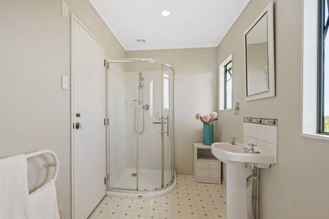 Photo of property in 2/883 East Coast Road, Northcross, Auckland, 0632